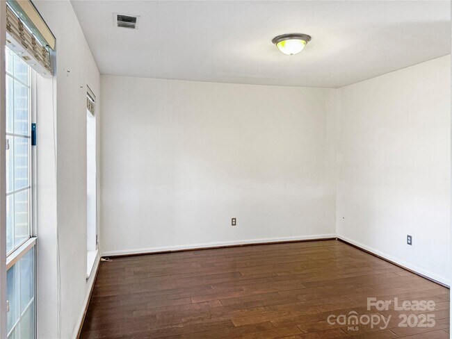 Foto del edificio - 8509 Golf Ridge Dr