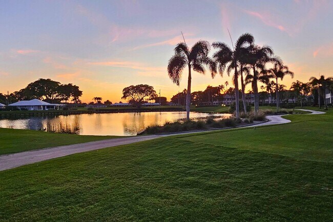 Foto del edificio - 169 Atlantis Blvd