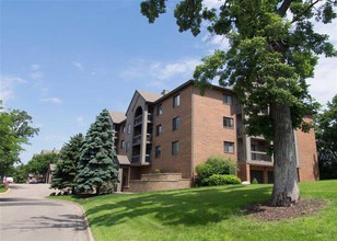 The Woodlands of Minnetonka Apartments Rentals - Minnetonka, MN ...