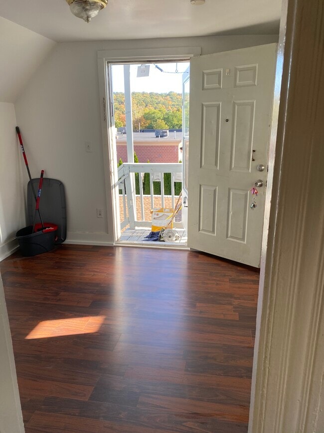 10 x 10 living room looking out - 14 Diamond St