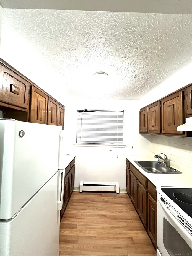 Building Photo - 131 Woodland Dr