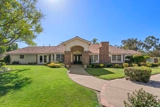 Building Photo - 5427 La Crescenta Rd