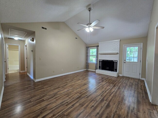 Foto del edificio - 1520 Crowndale Dr
