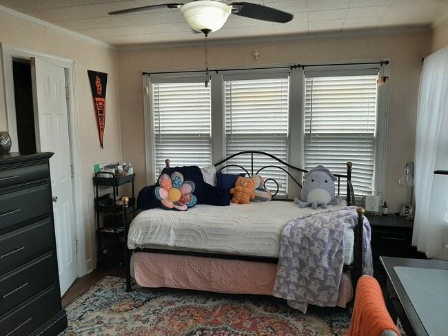 Building Photo - 508 S Stanley St