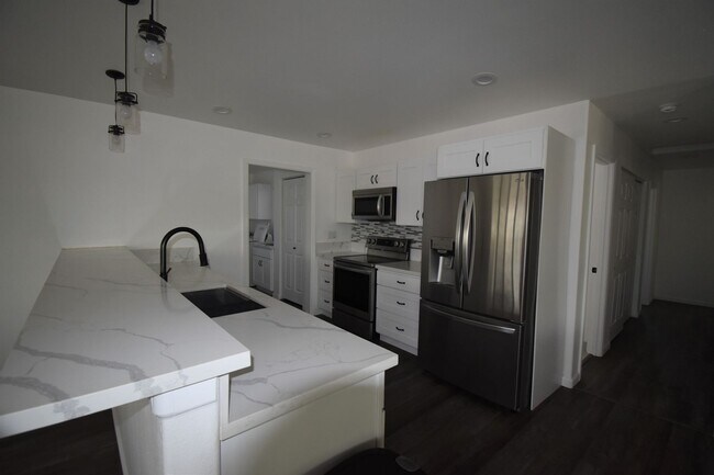 Foto del edificio - 3 Year Old, 3 Bedroom 2.5 Bath Partially F...