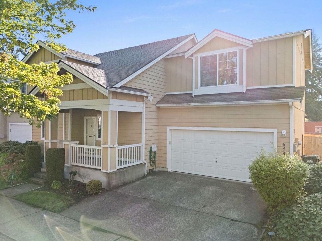 Primary Photo - Modern 4-Bedroom Home with 5-Piece Primary...