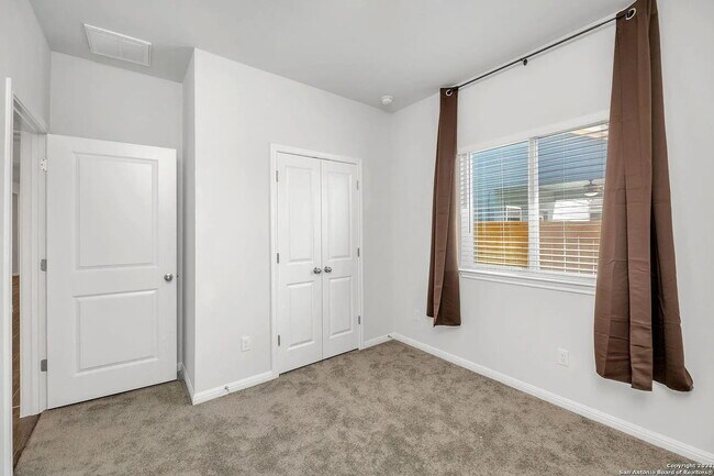 Foto del edificio - "Charming 3-Bed Oasis in San Marcos with 2 Full Baths – 1424 Sq Ft of Comfort!"