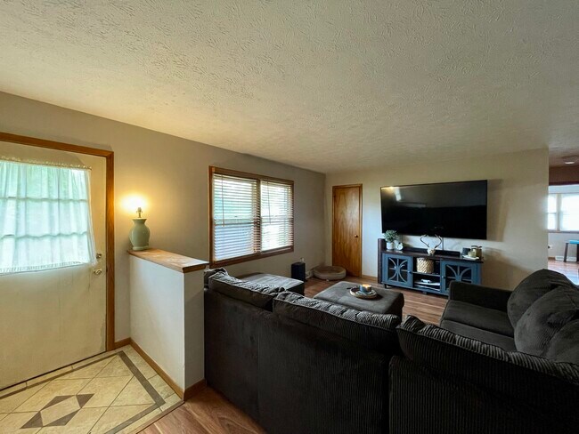Building Photo - 8358 Ladonna Cir NW