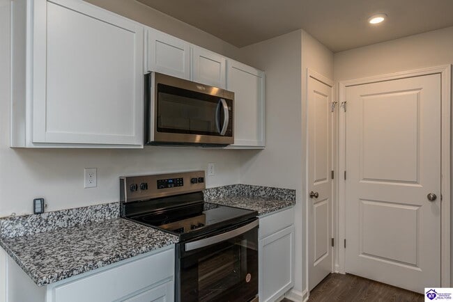 Building Photo - 138 Red Hawk Dr