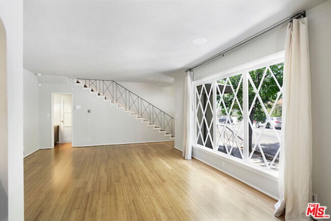Foto del edificio - 2326 Canyon Dr