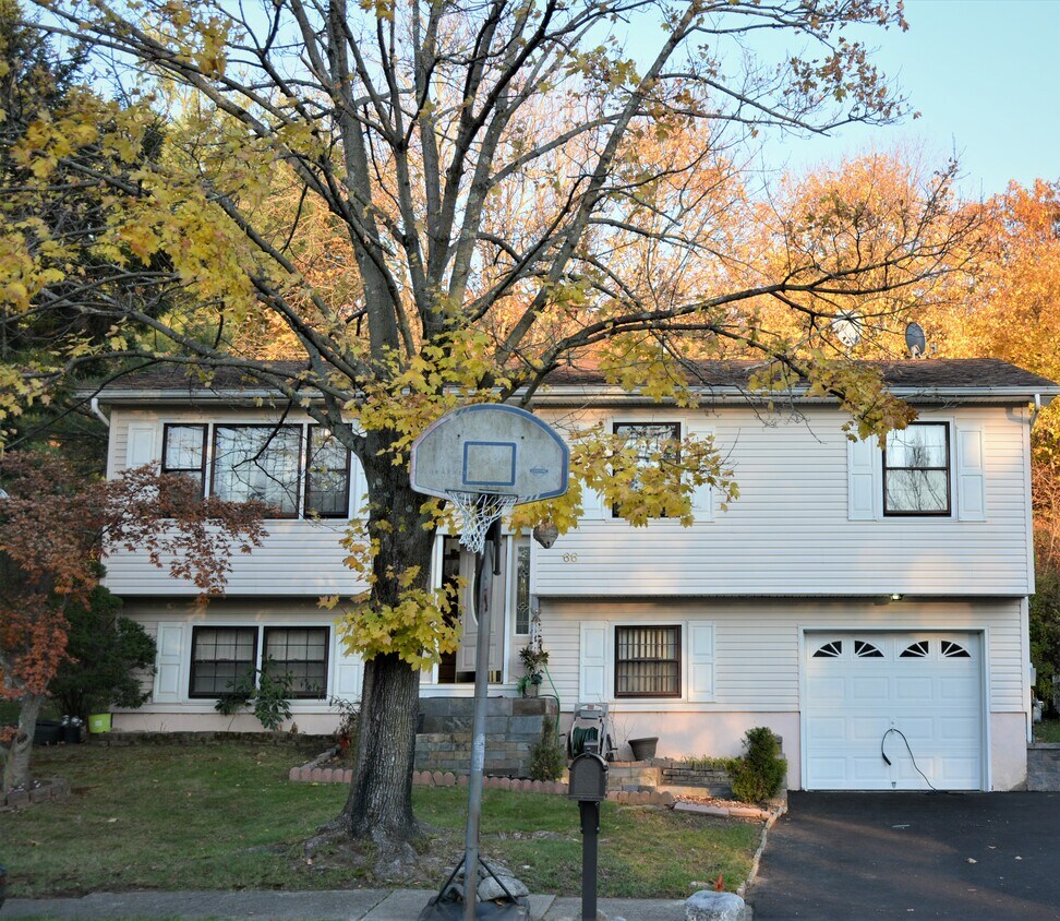 Primary Photo - 66 Lincoln St