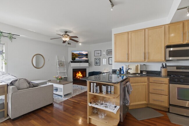 Foto del edificio - 2158 W Grand Ave