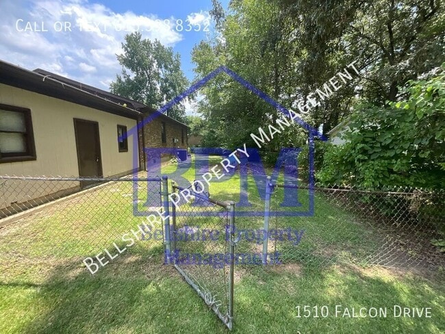 Building Photo - 1510 Falcon Dr