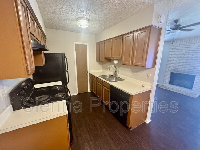 Foto del edificio - 7208 Lilac Ln
