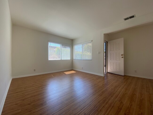 Building Photo - 1621 Del Amo Blvd