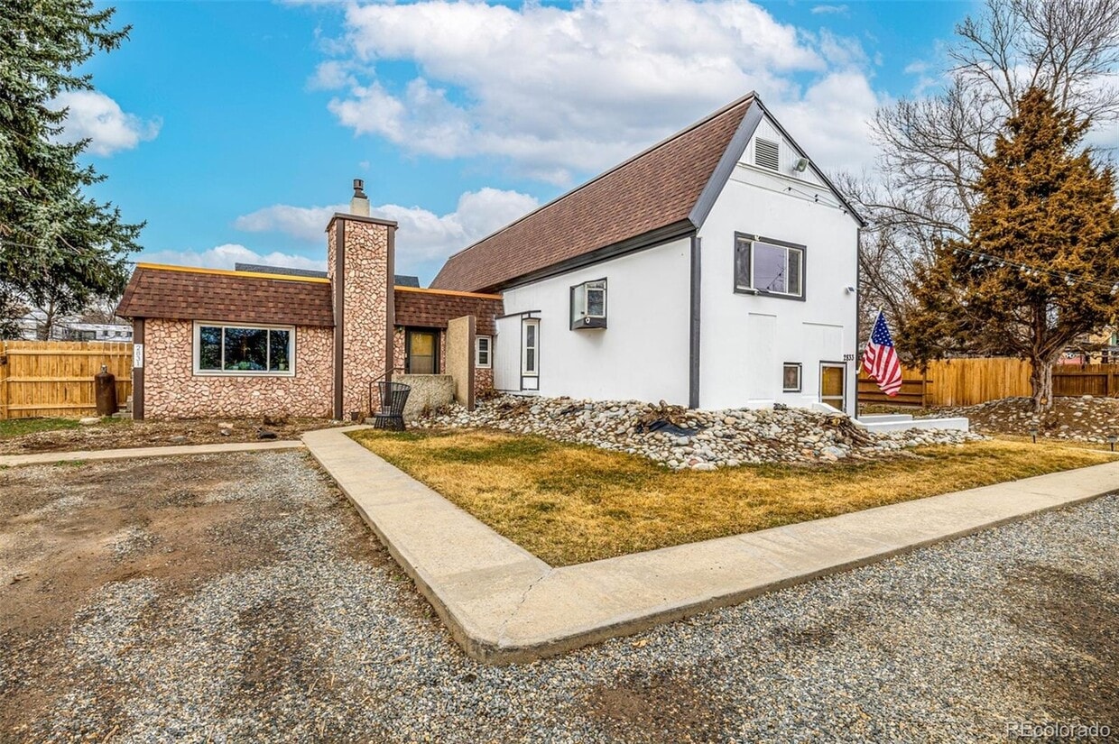Primary Photo - 2831 Reed St