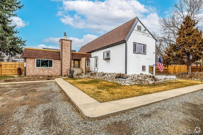 Building Photo - 2831 Reed St