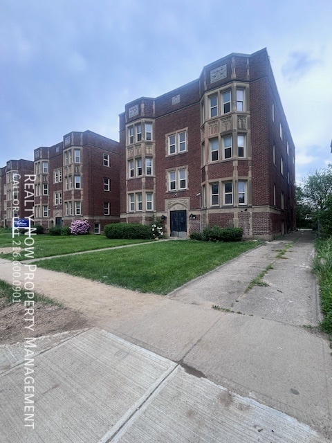 Building Photo - 2976 S Moreland Blvd