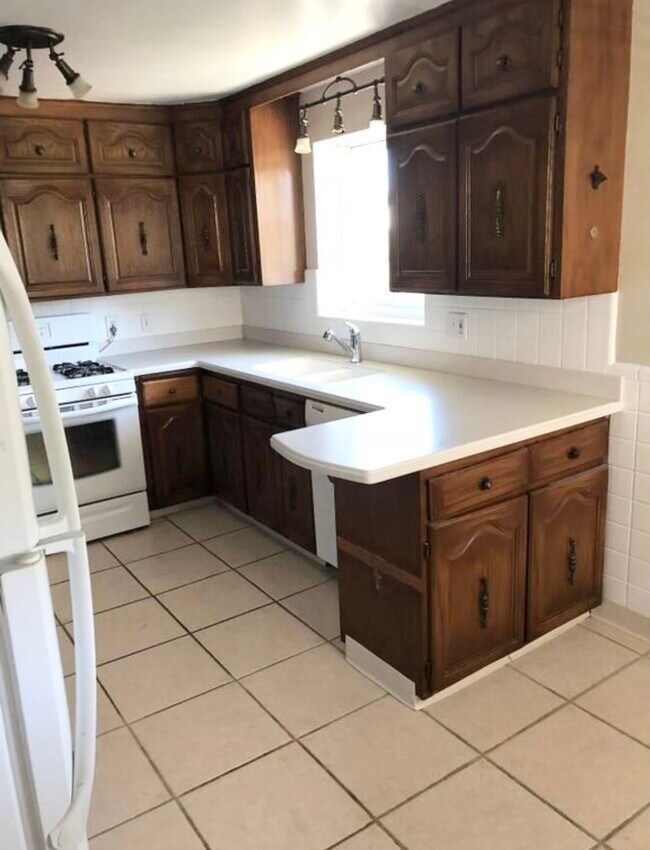 Kitchen - 71 Rand Ave