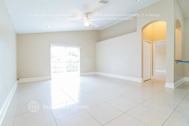 Building Photo - 7918 Hidden Hollow Dr