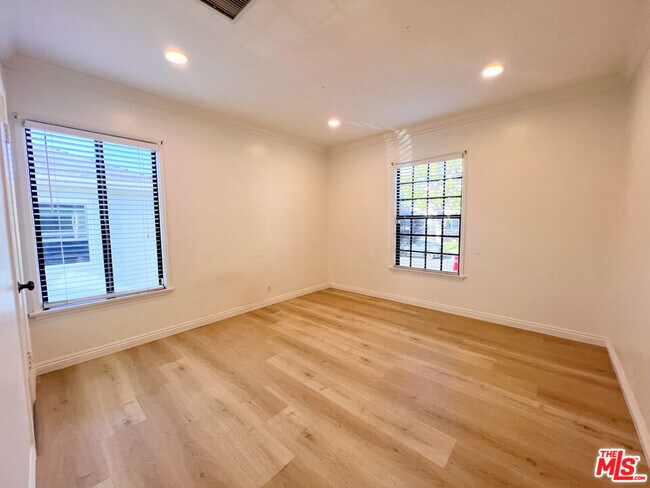 Foto del edificio - 7311 Dunfield Ave