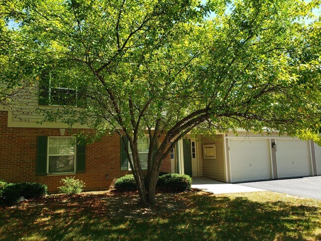 Building Photo - 1251 N Red Oak Cir