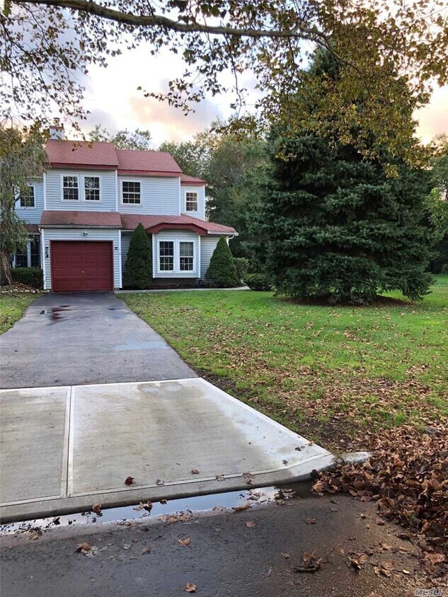 10 Cornwallis Ct, Coram, NY 11727 Condo for Rent in Coram, NY