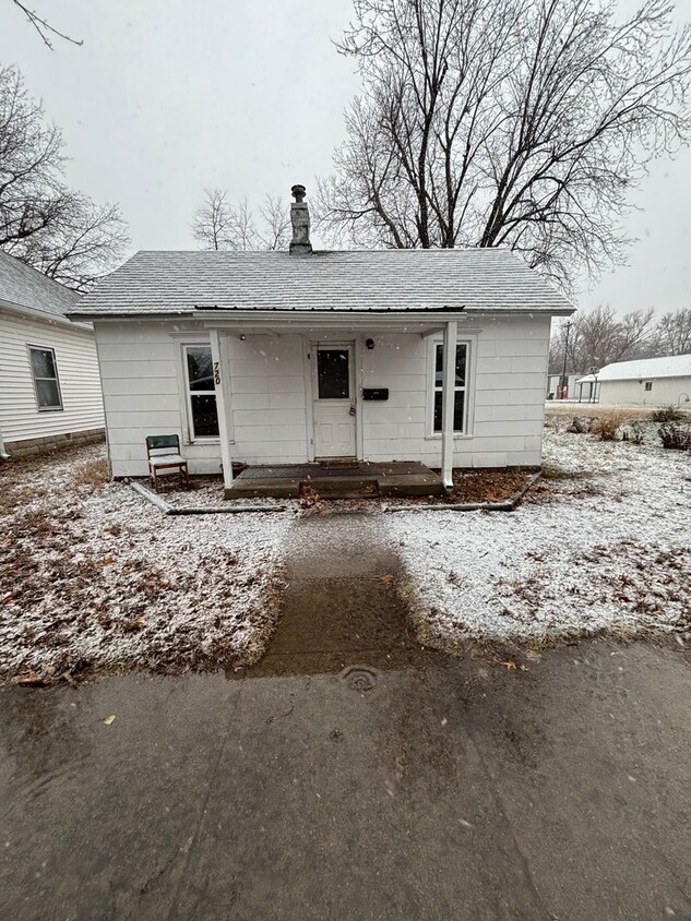 Primary Photo - 1-2 bedroom house with shed, front porch a...