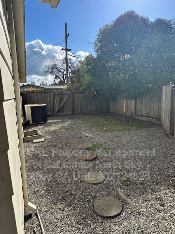 Foto del edificio - 3725 Evergreen Rd