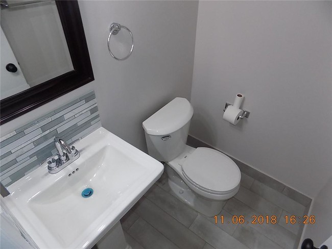 Foto del edificio - 8332 Hickory Dr