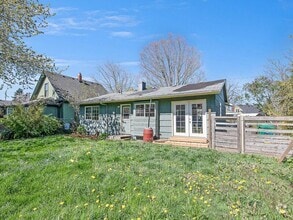 Building Photo - 1066 NE Madrona St
