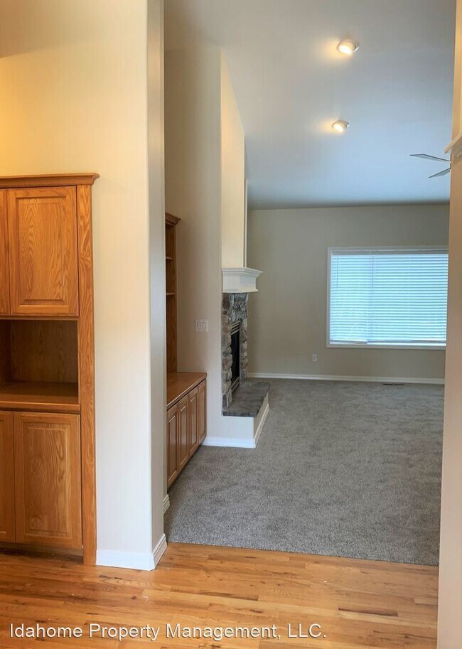 Foto del edificio - 5 br, 3.5 bath House - 2259 N Stonecrest Pl