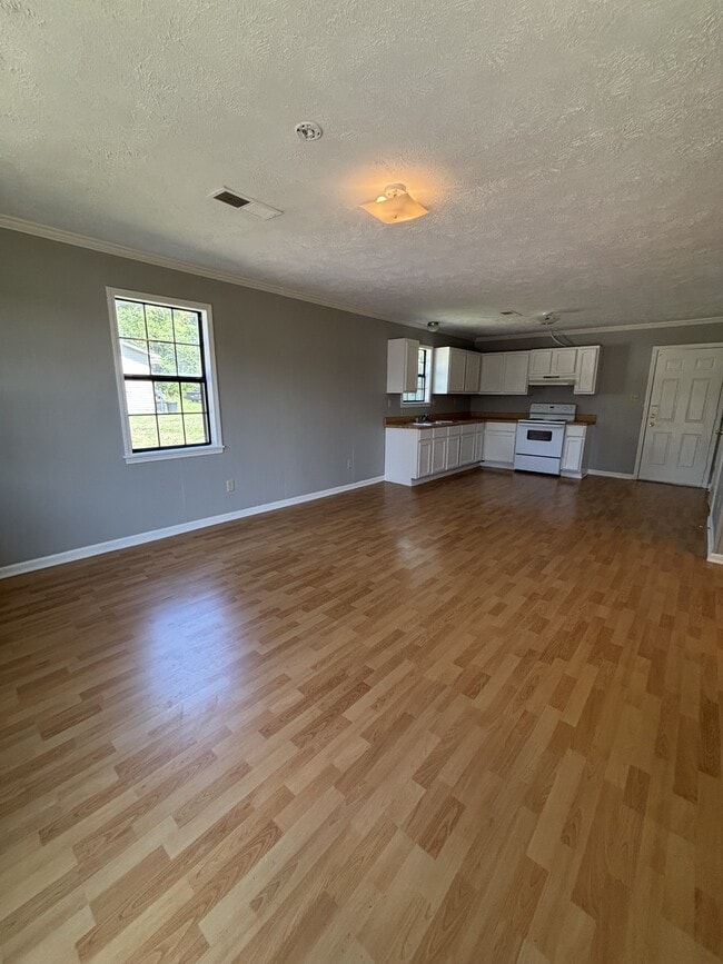 Building Photo - 102 N Bond Ave