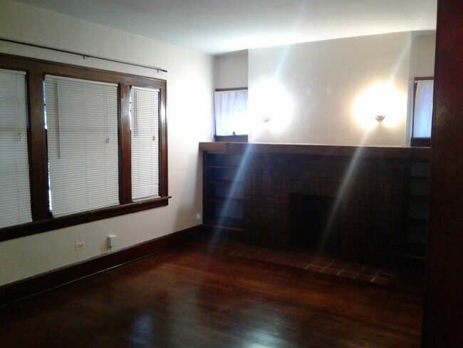 Building Photo - 2074 Clarence Ave