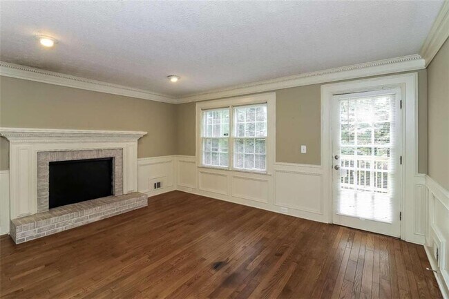 Building Photo - 1960 McEachern Manor Dr