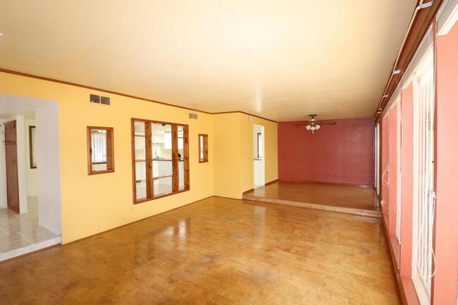 Building Photo - 909 S Desert Steppes Dr