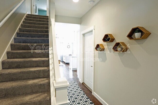 Foto del edificio - 219 Colonial Drive,