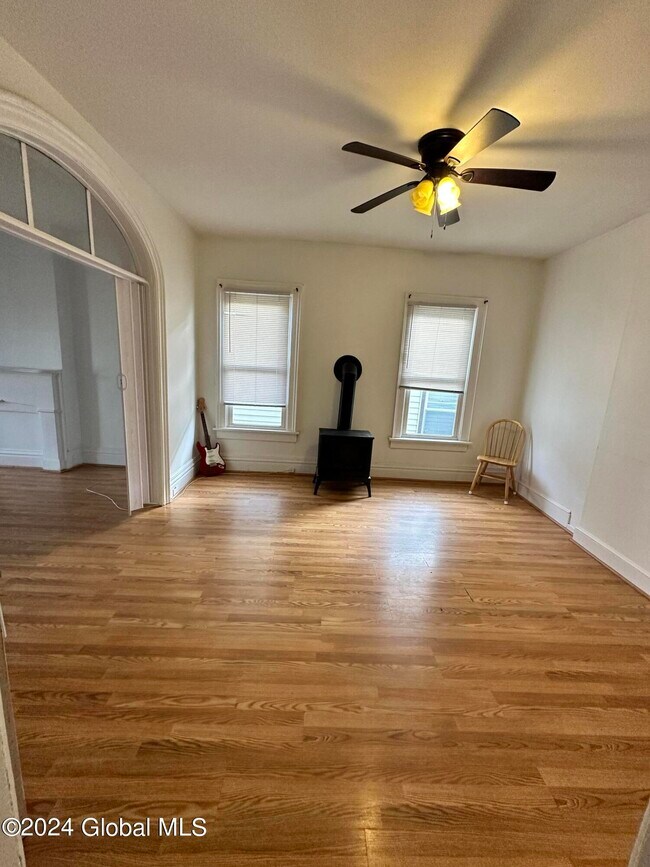 114 Hudson Ave Unit 2, Green Island, NY 12183 Room for Rent in Green