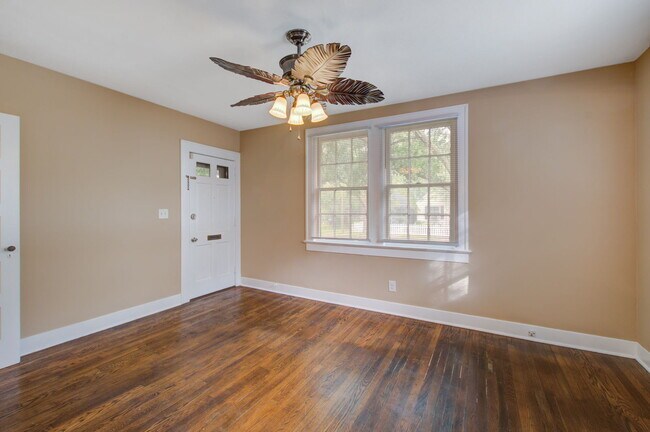 Foto del edificio - 15 Addlestone Ave