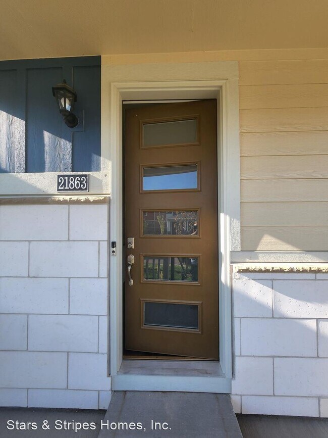 Building Photo - 3 br, 2.5 bath House - 21863 E. 8th Avenue