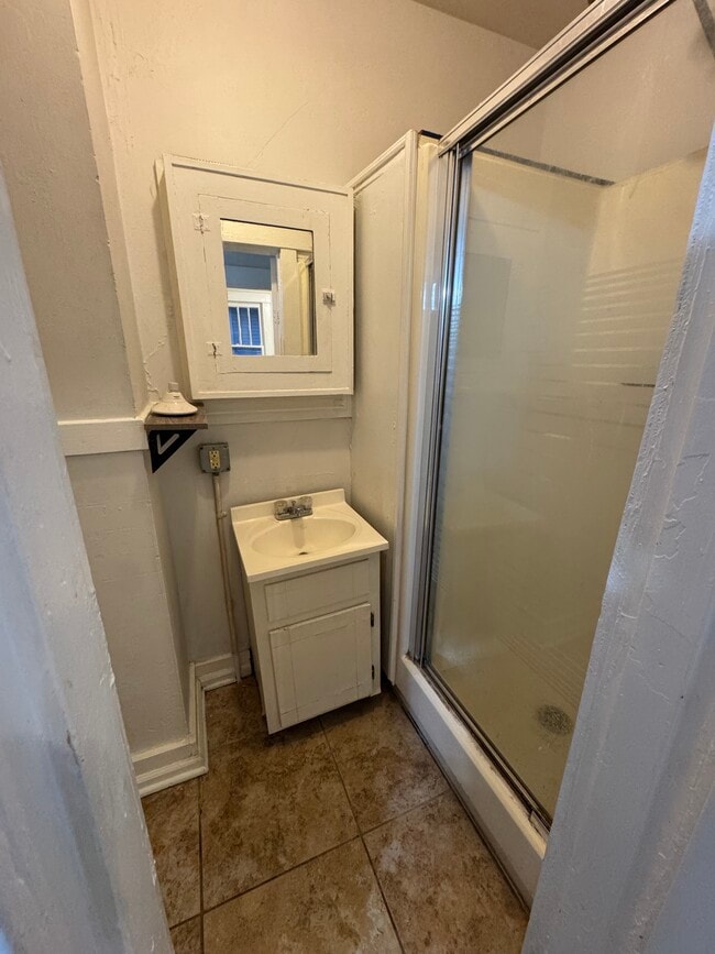 Building Photo - 220 Cedar St