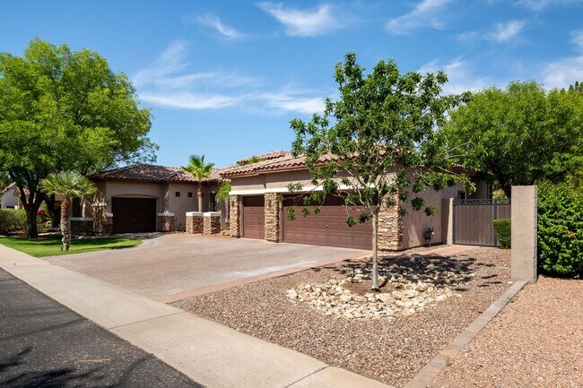 Foto del edificio - Stunning UPGRADED Furnished Home in Chandler!!!