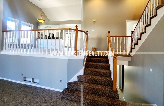 Building Photo - Gorgeous 4 Bedroom/3 Bath Home in Shawnee-...