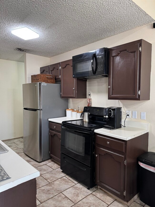 Building Photo - 605 Atlanta Dr