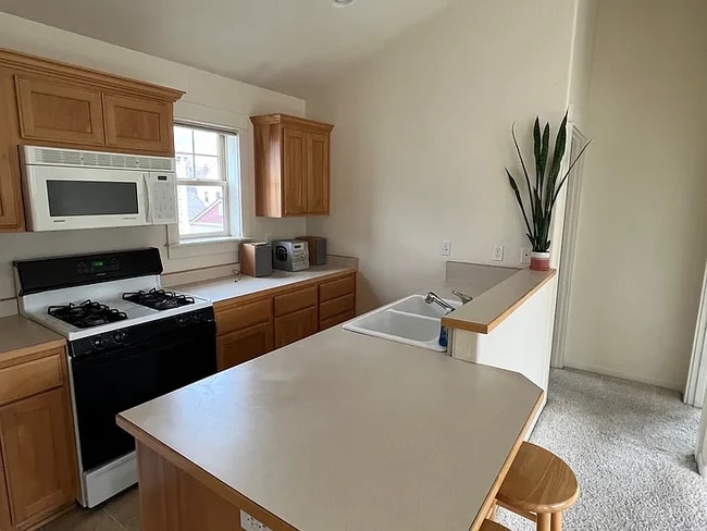 Building Photo - 476 Clinton St