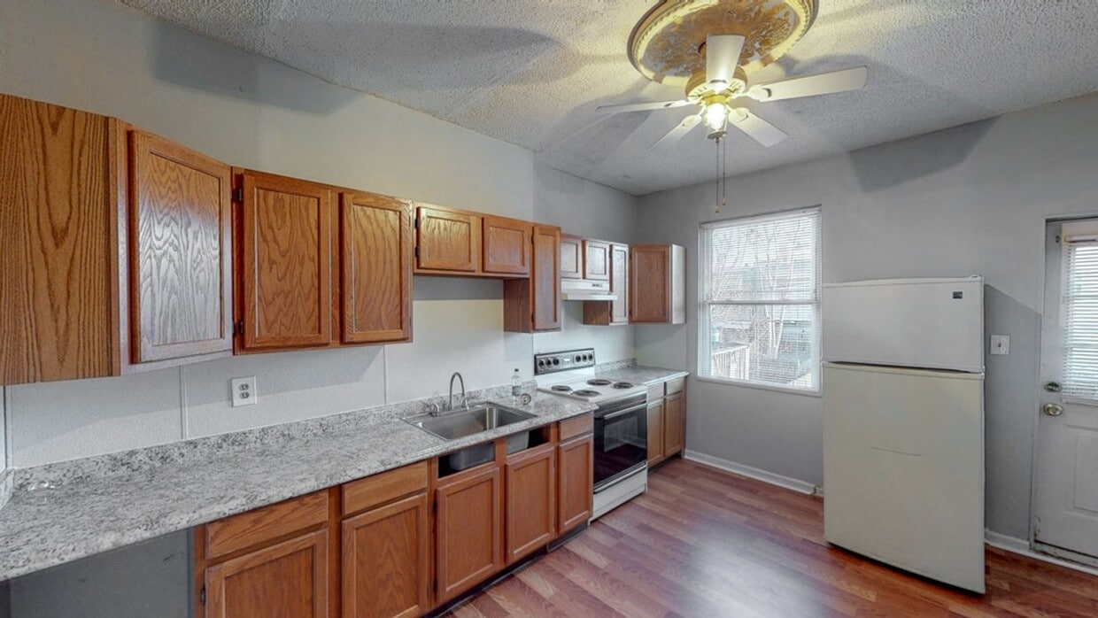 Foto principal - 2429 Christian St
