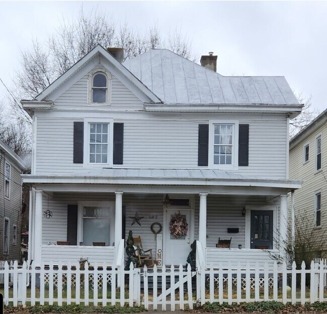 Building Photo - 642 Highland Ave SE