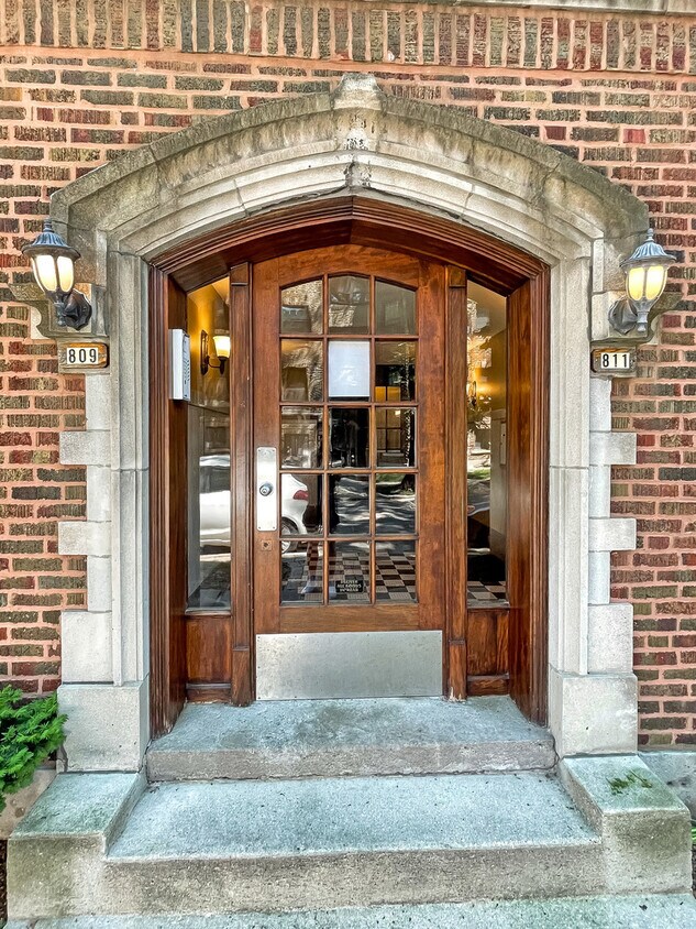 Foto principal - 809 Erie St