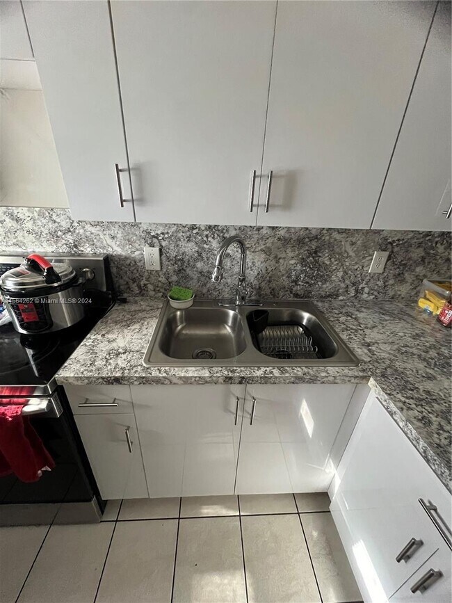 Foto del edificio - 2319 W 60th St