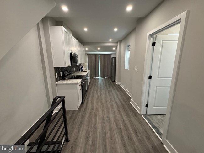 Building Photo - 2467 Amber St